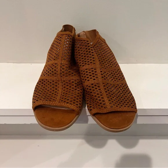 Like New Payless Sandals - Picture 2 of 6